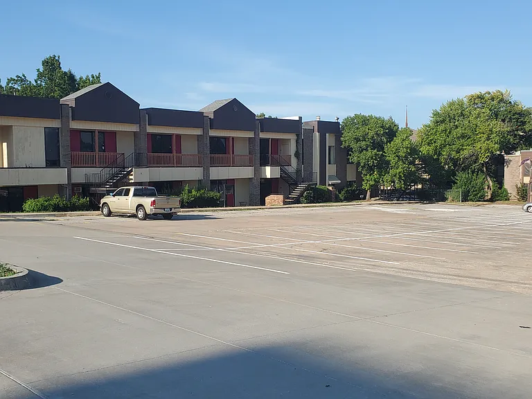 6552 N Meridian Ave #200 — Photo 1