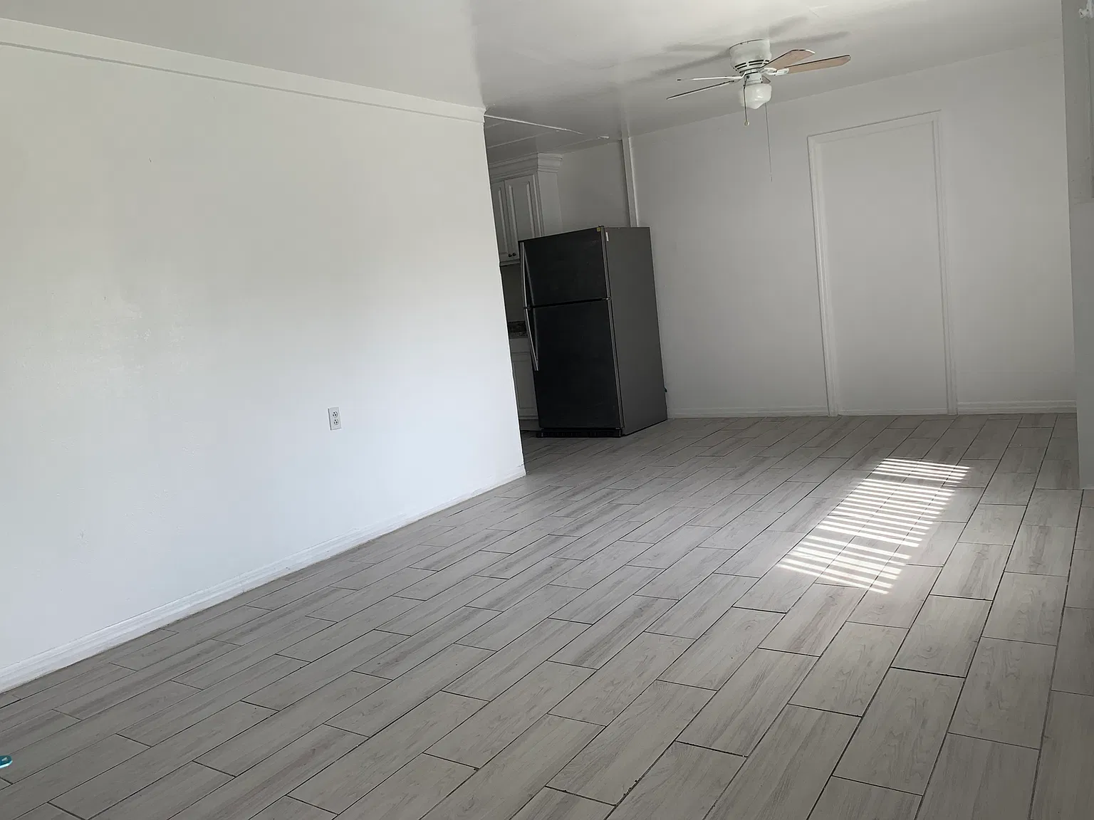 6 bed, 1830 sqft, $2,600 — Photo 3