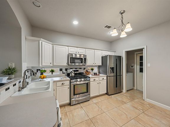 5th image of 2351 Summit Way Ct
