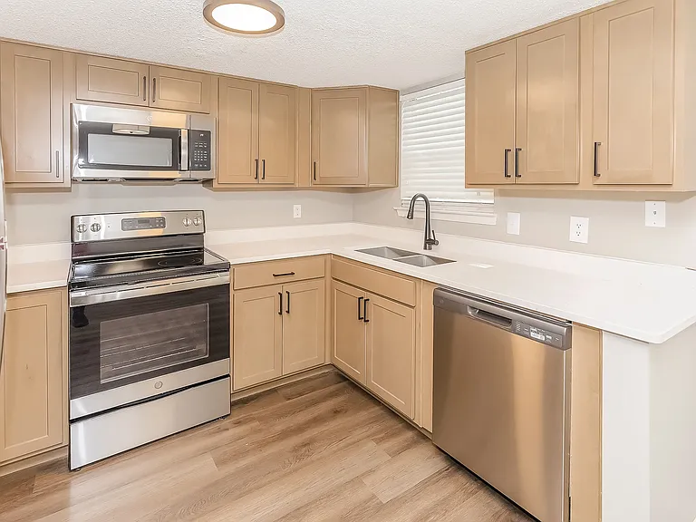 Littlestone Apartments — Photo 31