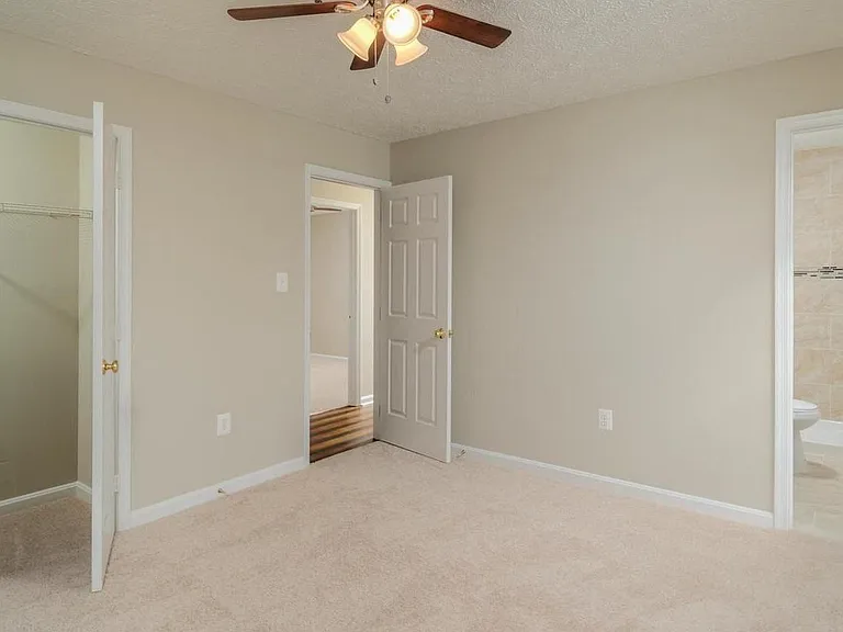 11818 Sylvia Dr — Photo 22