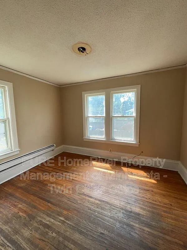 3 bed, 1.0 bath, 1350 sqft, $1,749 — Photo 4
