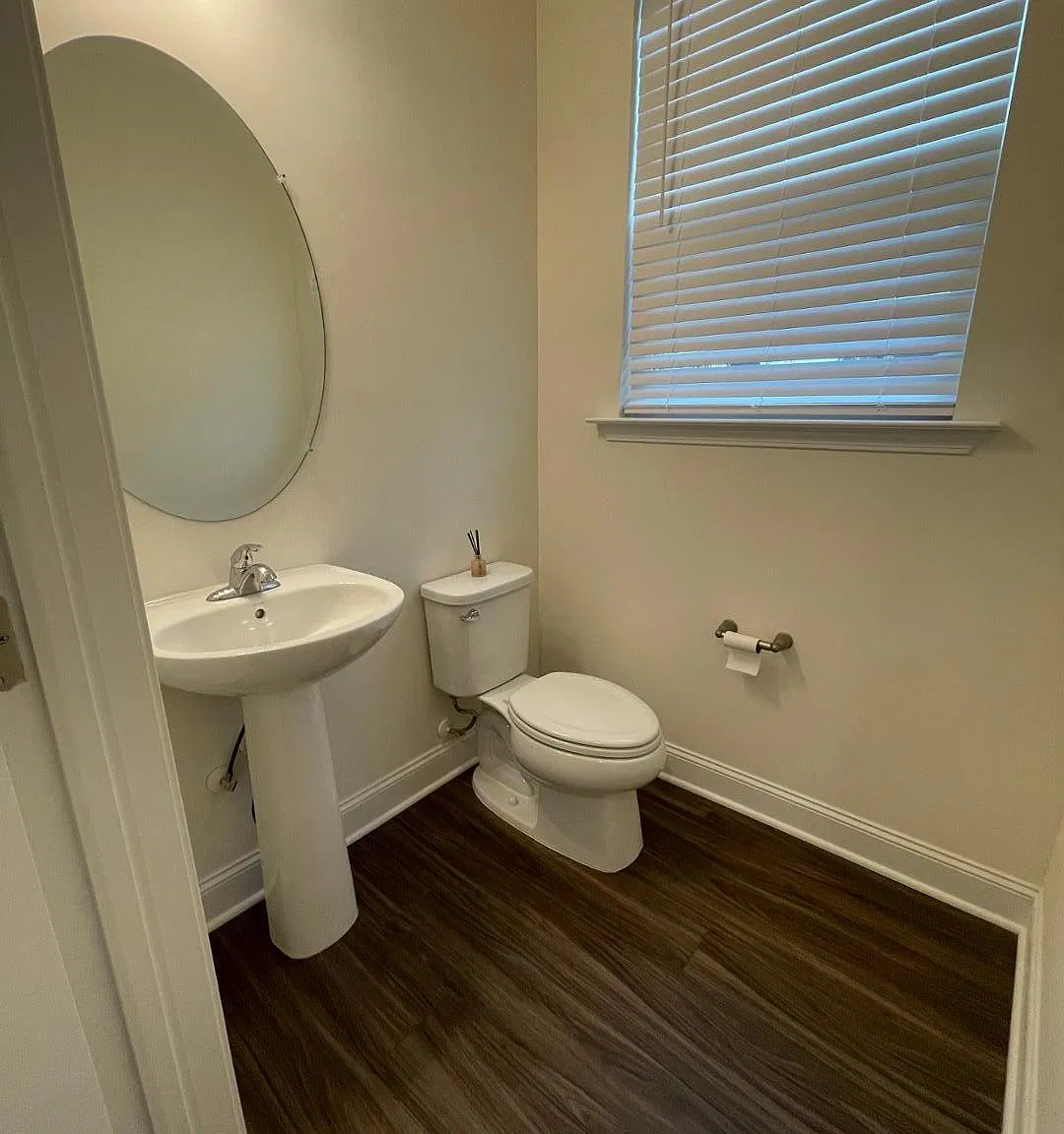 3 bed, 2.5 bath, 1636 sqft, $1,799 — Photo 4