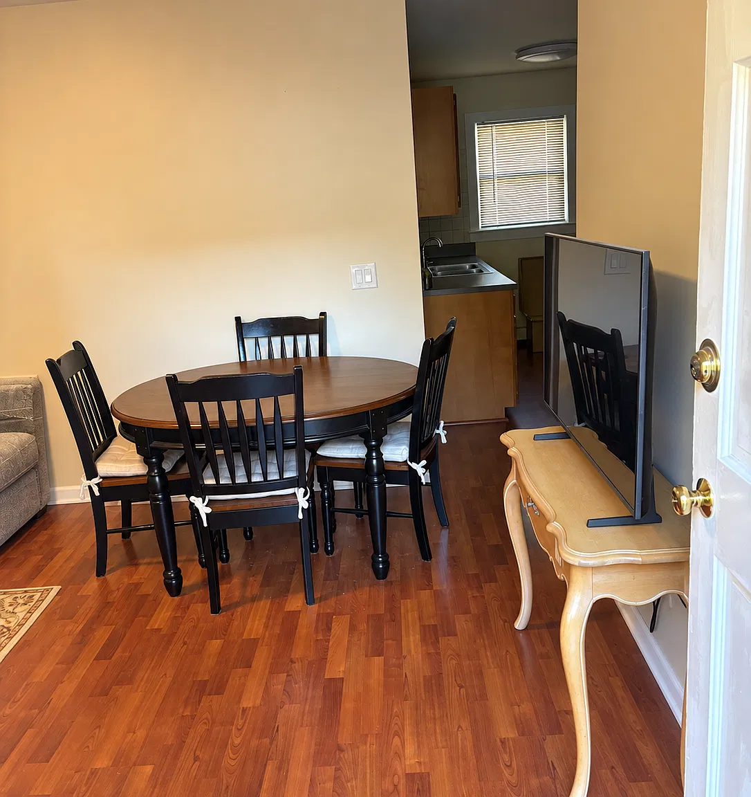 1 bed, 500 sqft, $1,900 — Photo 3