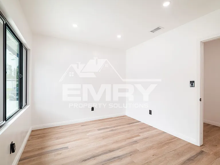 9135 Arrington Ave — Photo 10