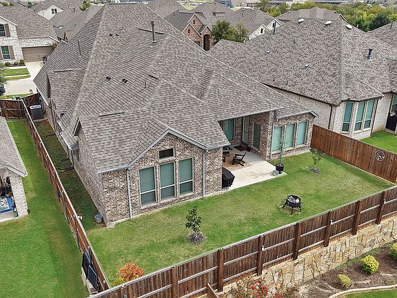4th image of 3817 Redbud Dr