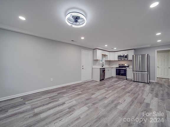 4th image of 1609 W McFarland Ave