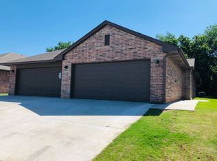 332 Chalk Hill Ct, Edmond, OK 73003