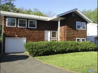 7 Brush Ct, Garnerville, NY 10923