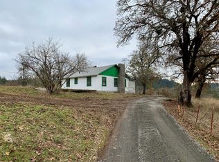 5471 Tunnel Loop Rd, Grants Pass, OR 97526