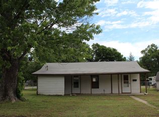 302 E 1st St, Concordia, KS 66901