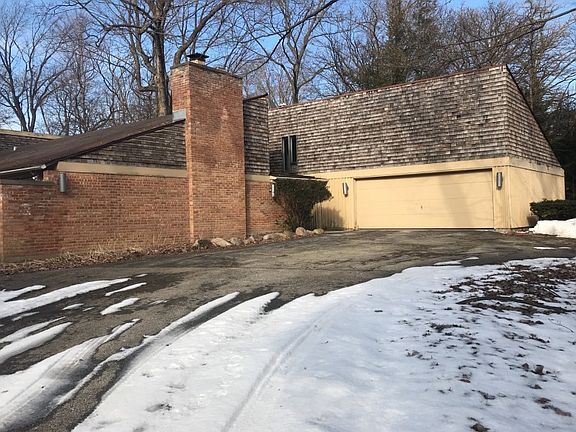 2nd image of 48 Lincolnshire Dr