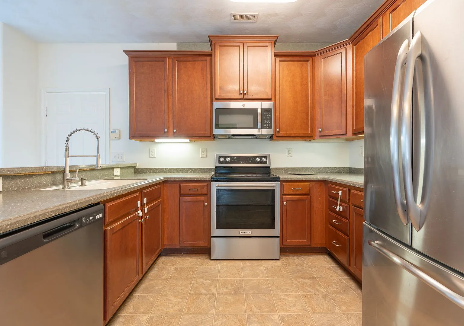 Move In Ready 4-Bedroom Near College Drive, Suffolk! — Photo 2