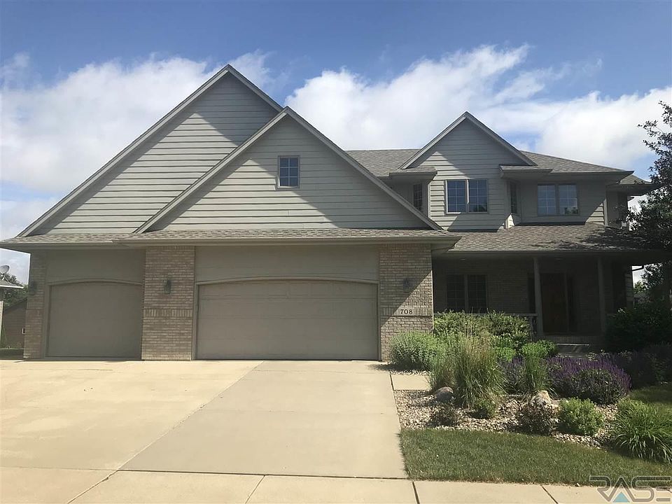 1st image of 708 W Victory Ln