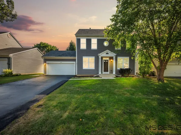 2470 Fairchild Ln, West Chicago, IL 60185