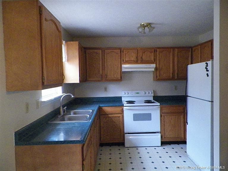 1st image of 818 Keeling Ave NE