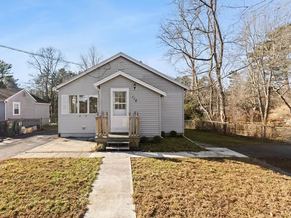 118 Lingan St, Halifax, MA 02338