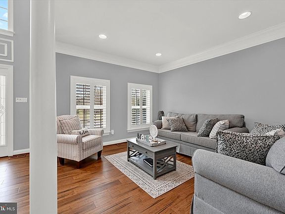 4th image of 807 Dominion Ln