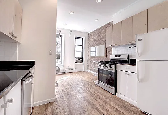 Rented by Urbane Brokerage | media 9