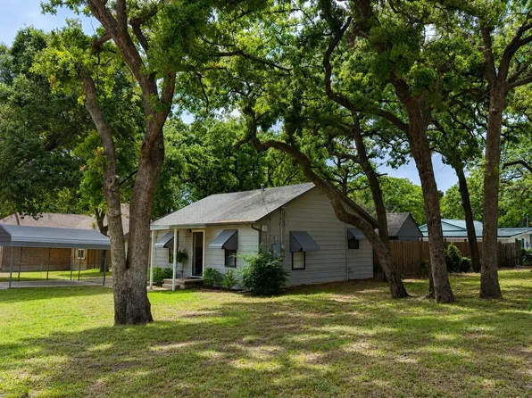 7521 Pawnee Trl, Lake Worth, TX 76135