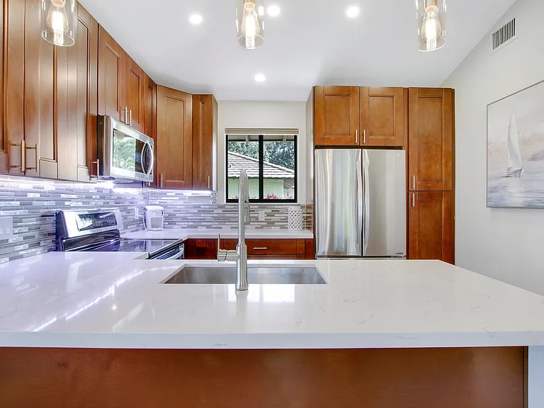 533 Club Dr — Photo 6