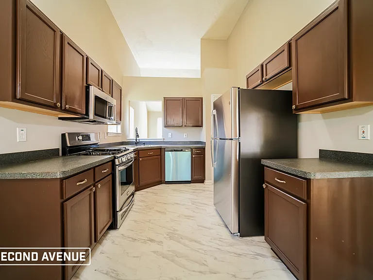300 Stones Throw Dr — Photo 2