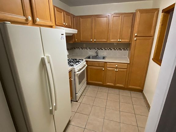 4th image of 1774 Lacombe Ave Floor 1