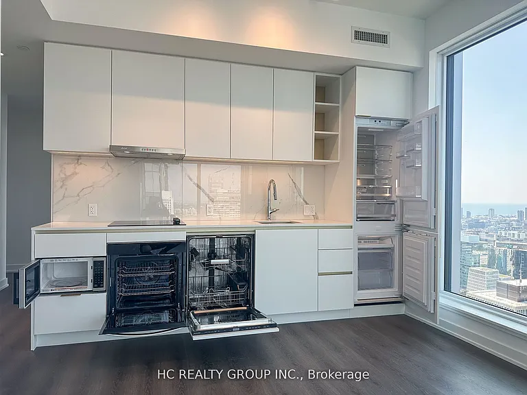 8 Wellesley St W #5903 — Photo 9