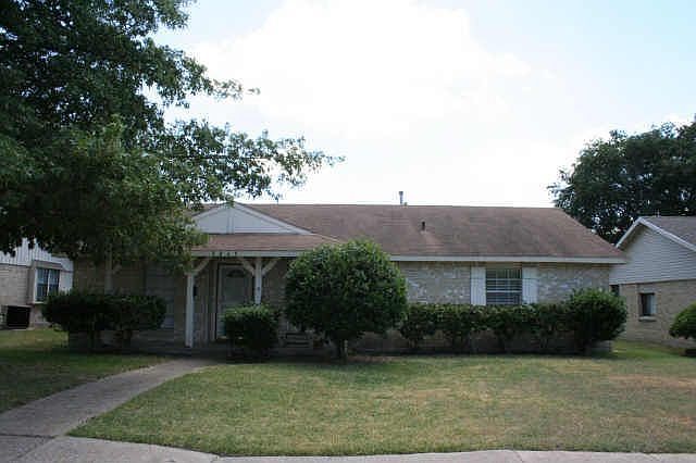 1st image of 3825 Commonwealth Dr