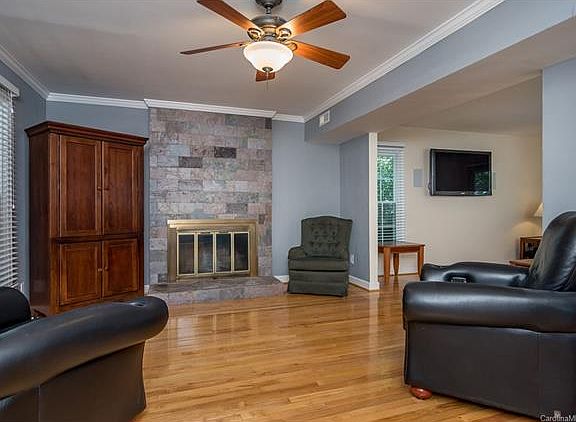 5th image of 721 Barksdale Cres