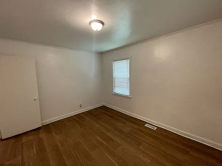 807 Memory Ln — Photo 11