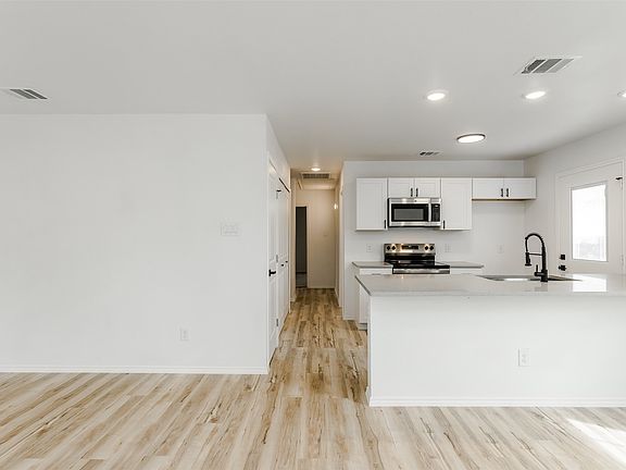 5th image of 308 S 3rd St