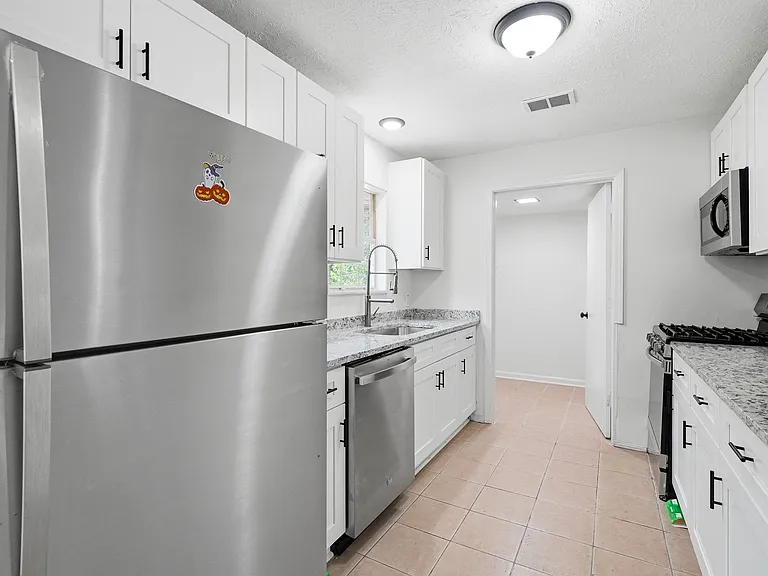 106 Sterling Ct — Photo 9