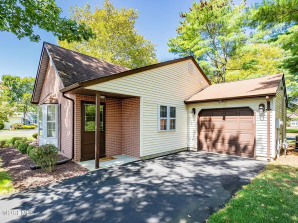 5 Morden Close, Freehold, NJ 07728