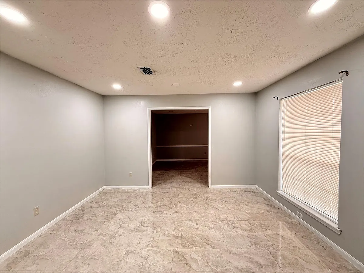 Building Photo - 9002 Sabastian Dr