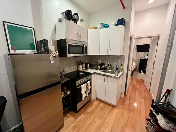 521 East 12th Street image 3 of 8