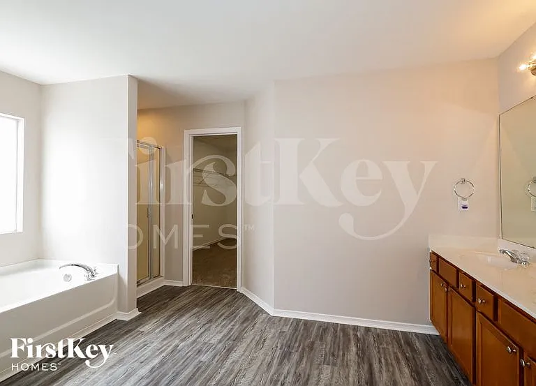 933 Silverberry St — Photo 9