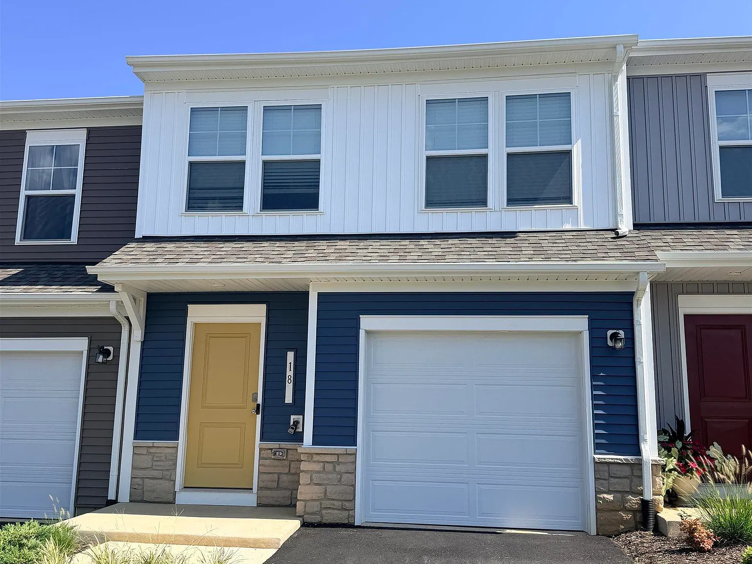 3 bed, 3.5 bath, 1470 sqft, $2,400 — Photo 4