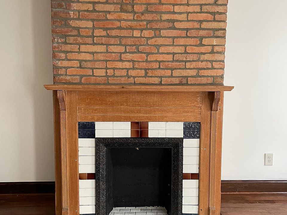 Livingroom - decorative fireplace