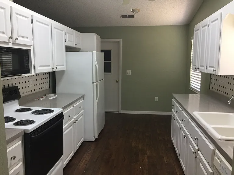 1432 New Abbey Ave — Photo 9