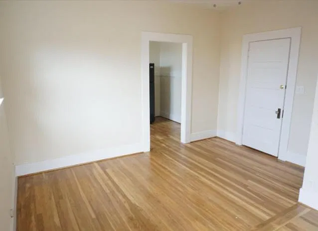 217 W Washington Ave — Photo 4