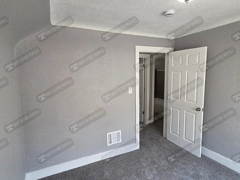 4810 Lenox St — Photo 16