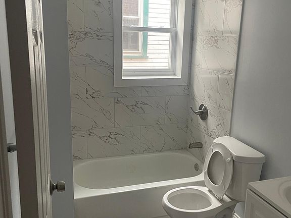 3rd image of 37 William St Floor 3