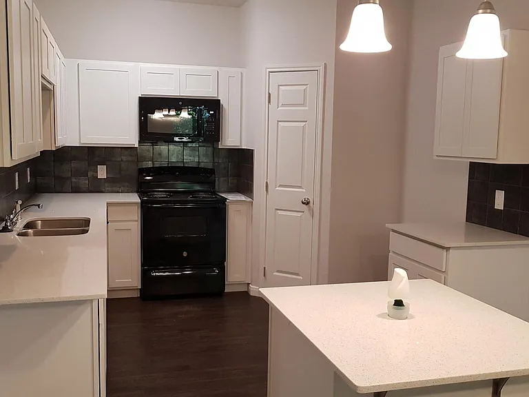 709 Circle Diamond Ln #A — Photo 3