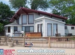 462 W Lakeshore Dr, Lincoln, NE 68528