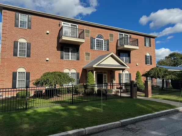 968 Geraldine St Unit 2C, New Bedford, MA 02740