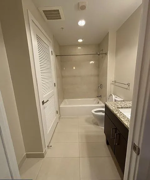 7171 Woodmont Ave #806 — Photo 21