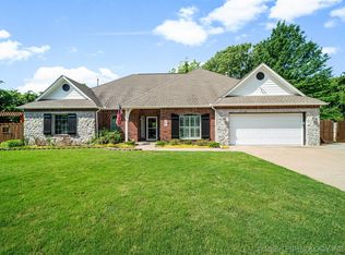 300 N Eucalyptus Ct, Broken Arrow, OK 74012