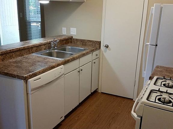 5th image of 1611 W 39th 1/2 St APT 202