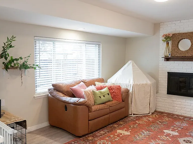 1110 Phelps Cir — Photo 5